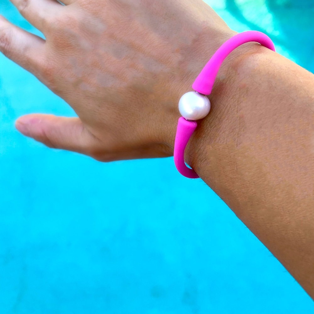 Neon pink fresh pearl silicone stretchy bracelet